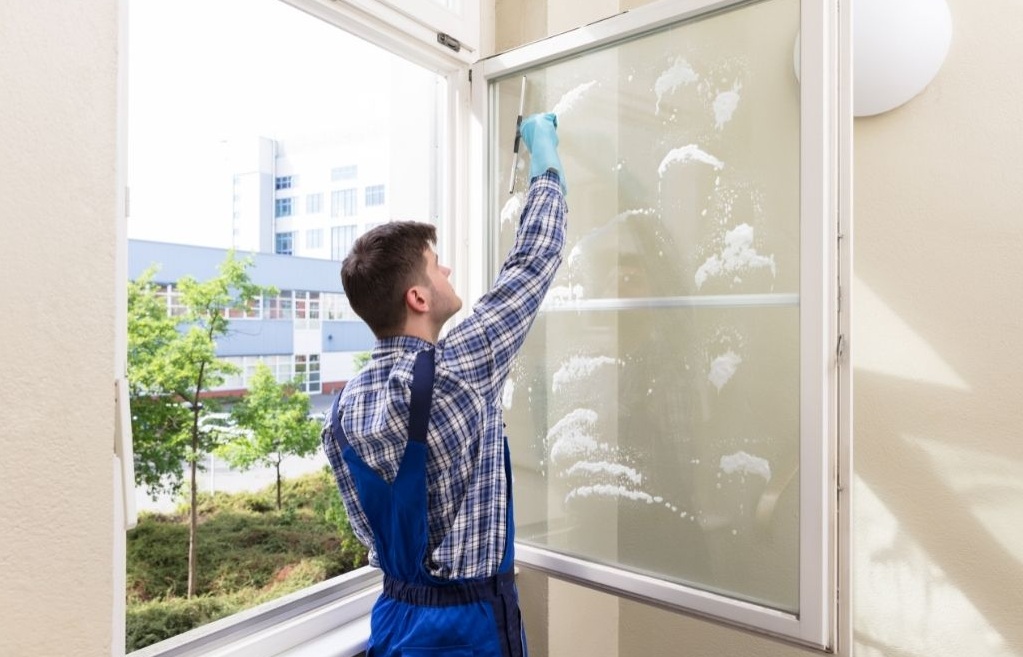 How to Clean Cloudy Glass