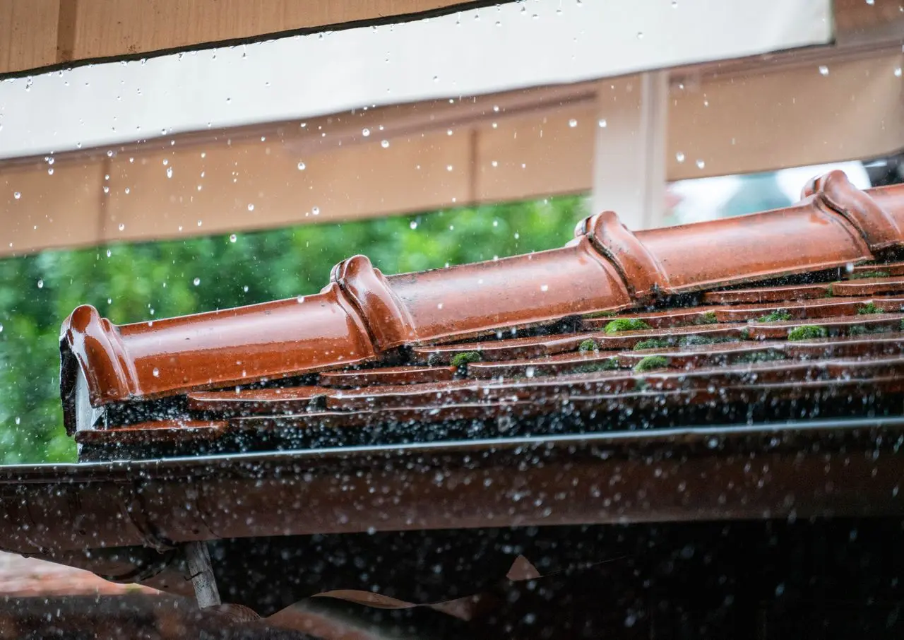 how to clean clogged gutters